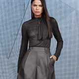 Blusa de Renda com Gola Laço e Mangas Longas