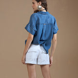 Short em Sarja com Detalhes Dourados