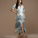 Chemise Midi Estampada com Rolotê e Paisagem Azul