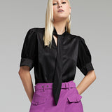 Blusa Acetinada com Laço na Gola