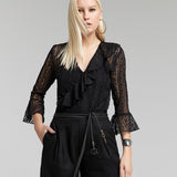 Blusa em Renda Manga 3/4 e Babado