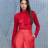 Blusa de Renda com Gola Laço e Mangas Longas
