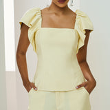 Blusa em com Mangas Curtas e Martingales