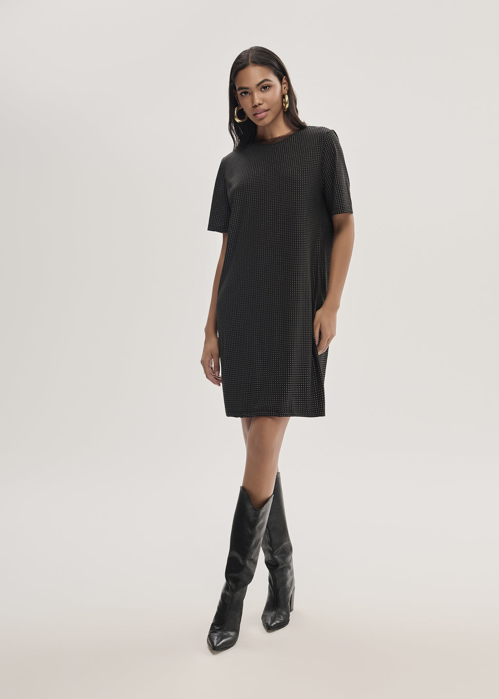 Vestido Curto em Malha Metálica com Strass