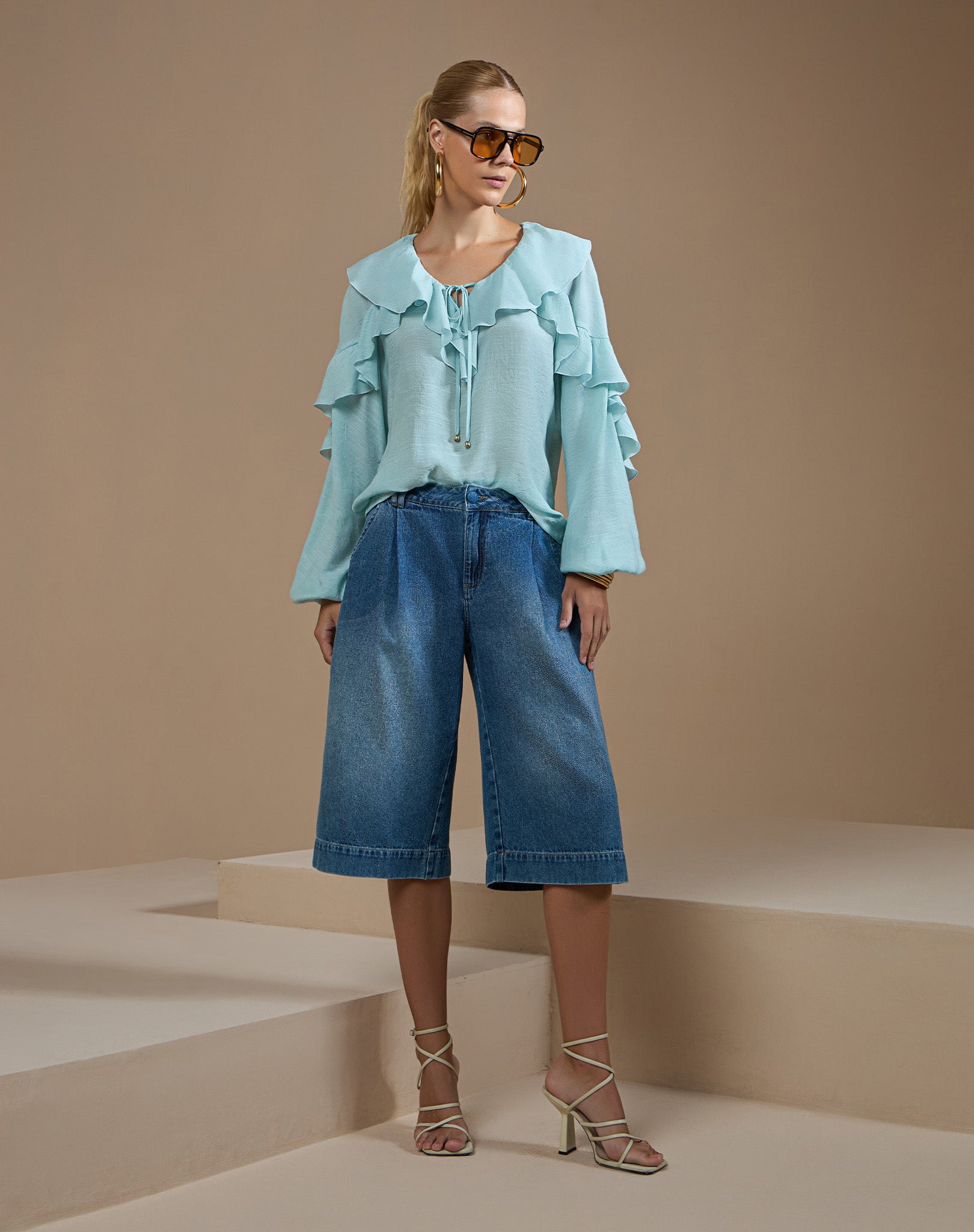 Bermuda Jeans com Cinto Corda