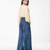Calça Jeans Pantalona com Cinto em Denim
