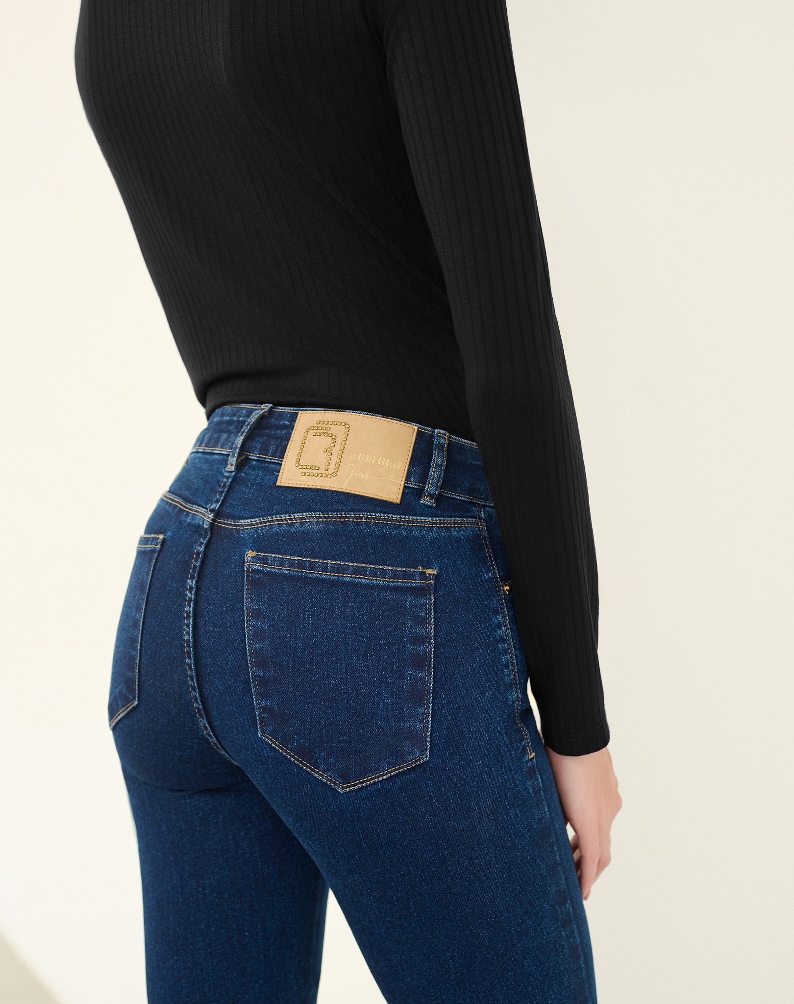 Blusa Essencial Canelada Manga Longa Preta