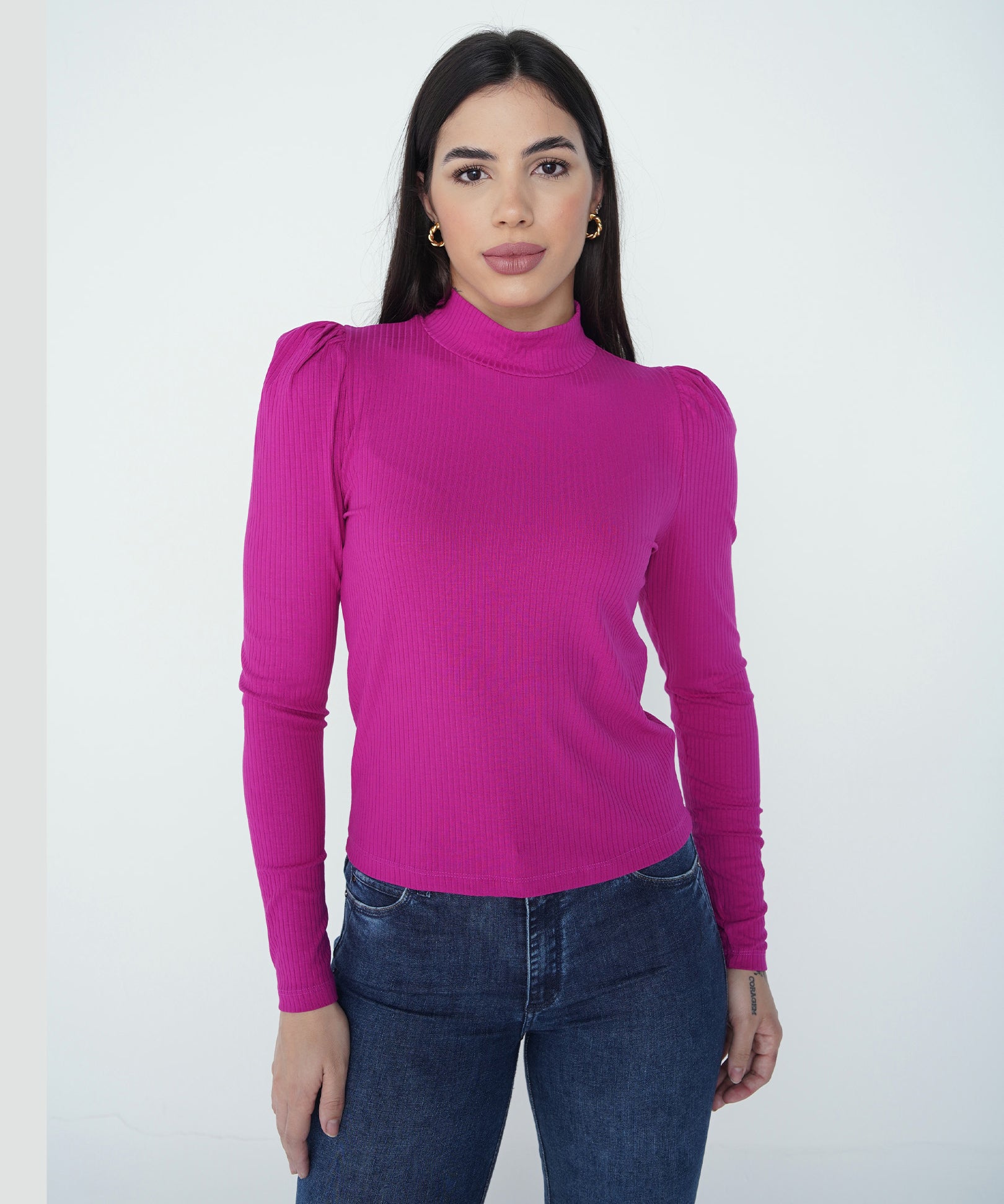 Blusa Canelada Manga Longa com Ombros Bufantes