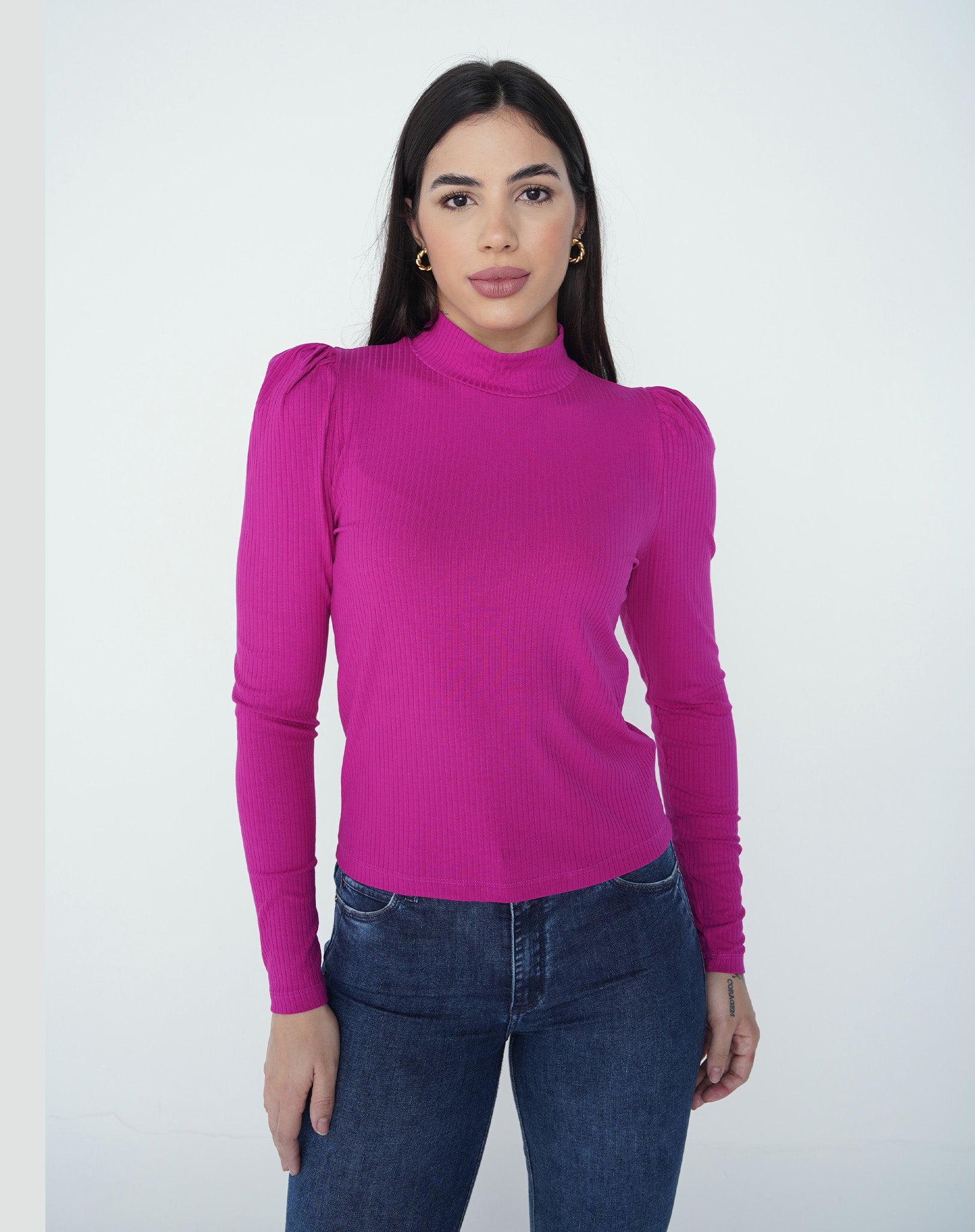 Blusa Canelada Manga Longa com Ombros Bufantes