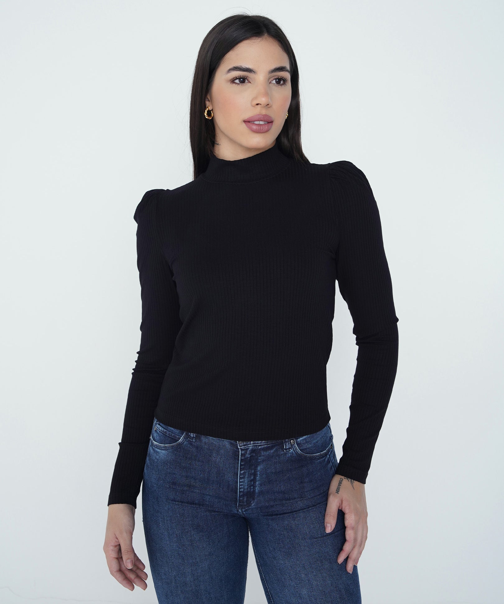 Blusa Canelada Manga Longa com Ombros Bufantes