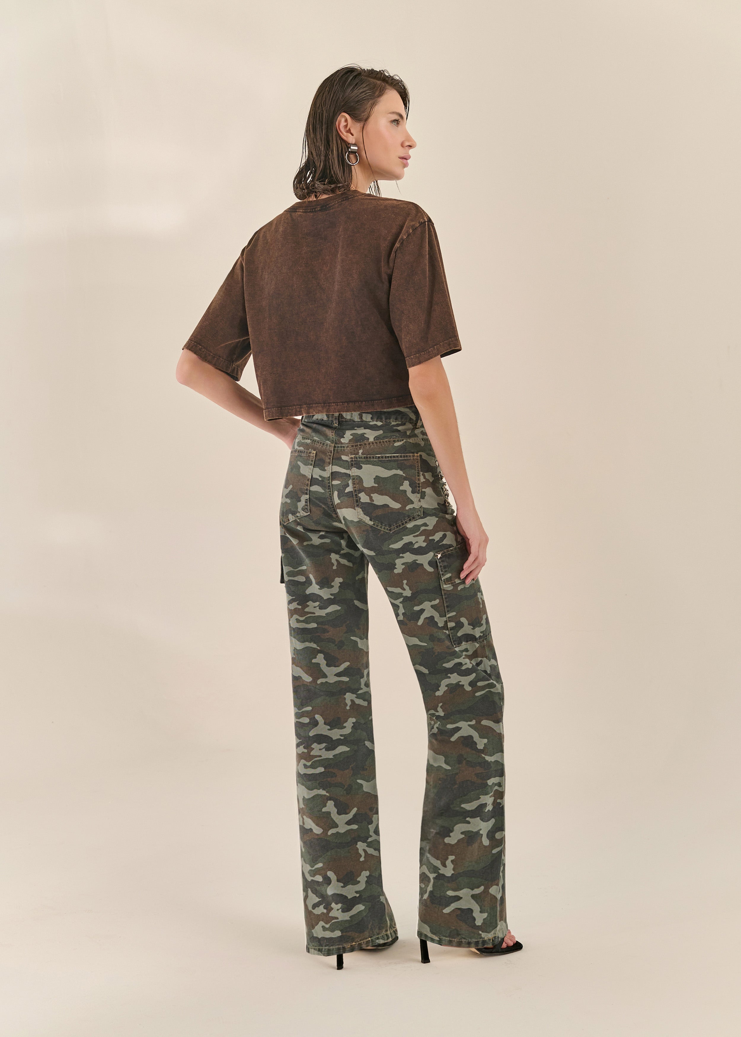 Blusa Cropped em Malha Marmorizada Marrom
