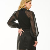 Blusa Feminina Preta com Mangas de Organza