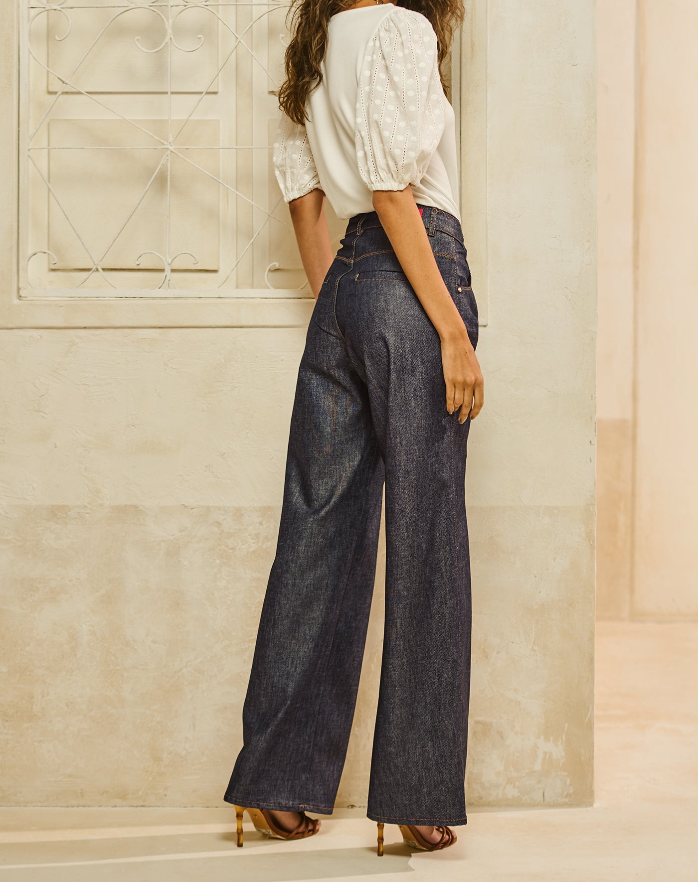 Calça Jeans Wide Leg Resinada Escura
