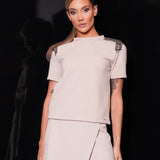 T-shirt com Pedrarias nos Ombros