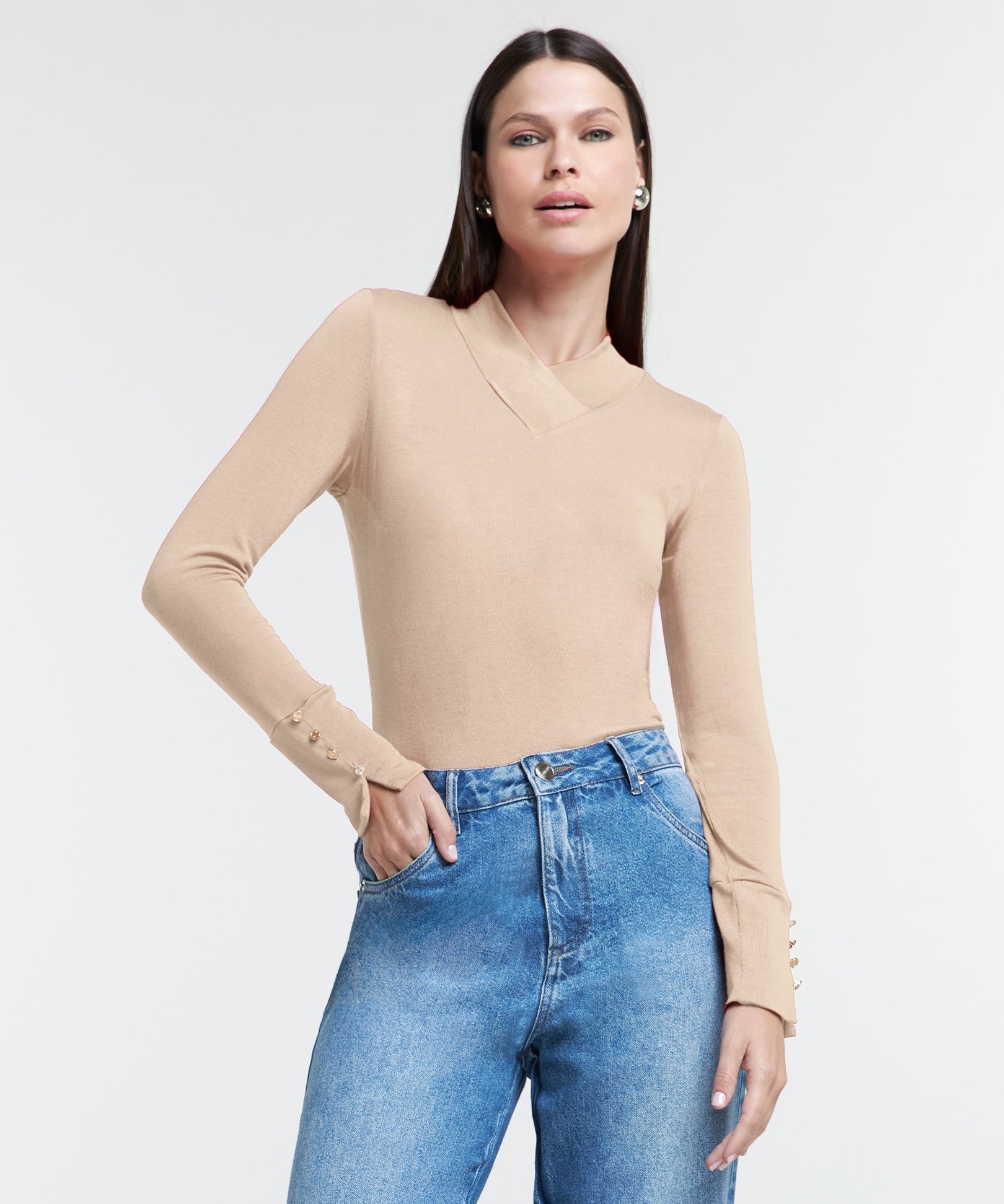 Blusa Gola V Botões no Punho