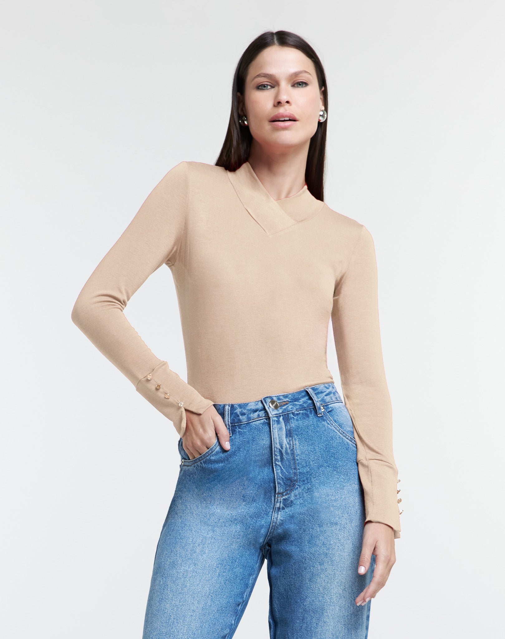 Blusa Gola V Botões no Punho