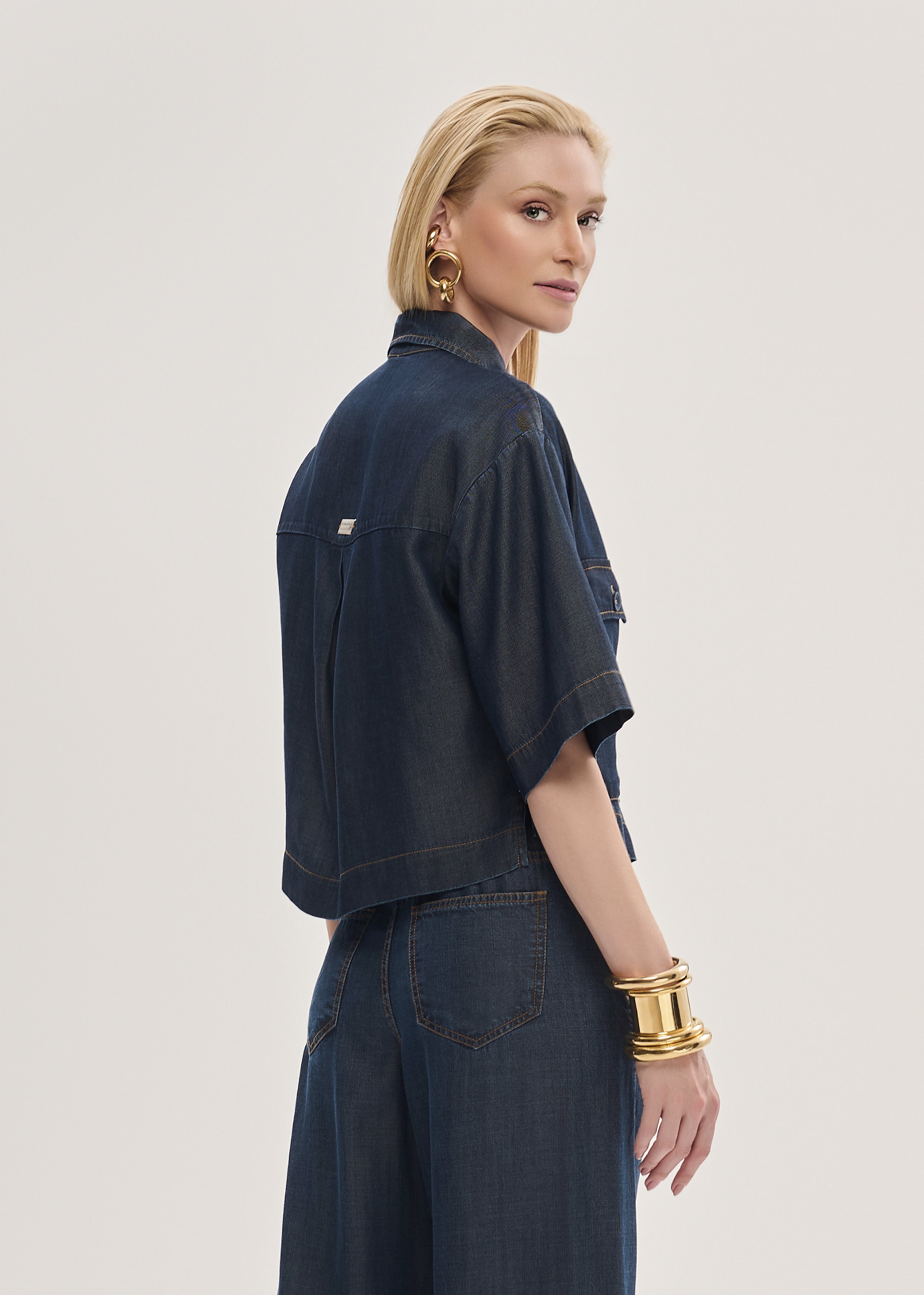 Camisa Jeans Cropped Manga Curta