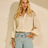 Camisa em Linho com Pala em Macrame