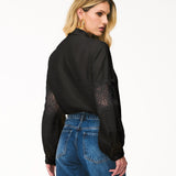 Camisa com Laço e Detalhes em Renda
