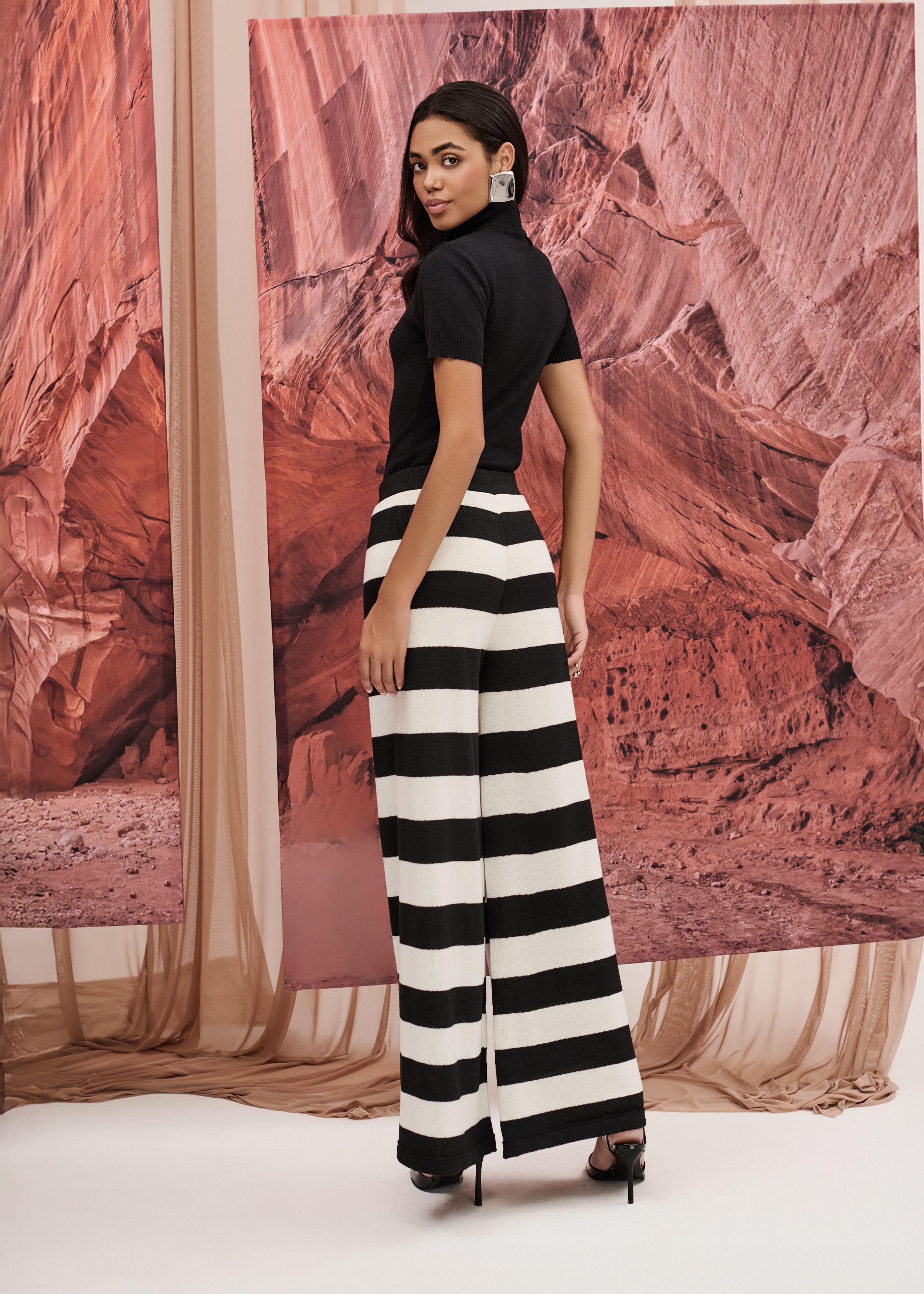Calça Pantalona Listrada em Tricô
