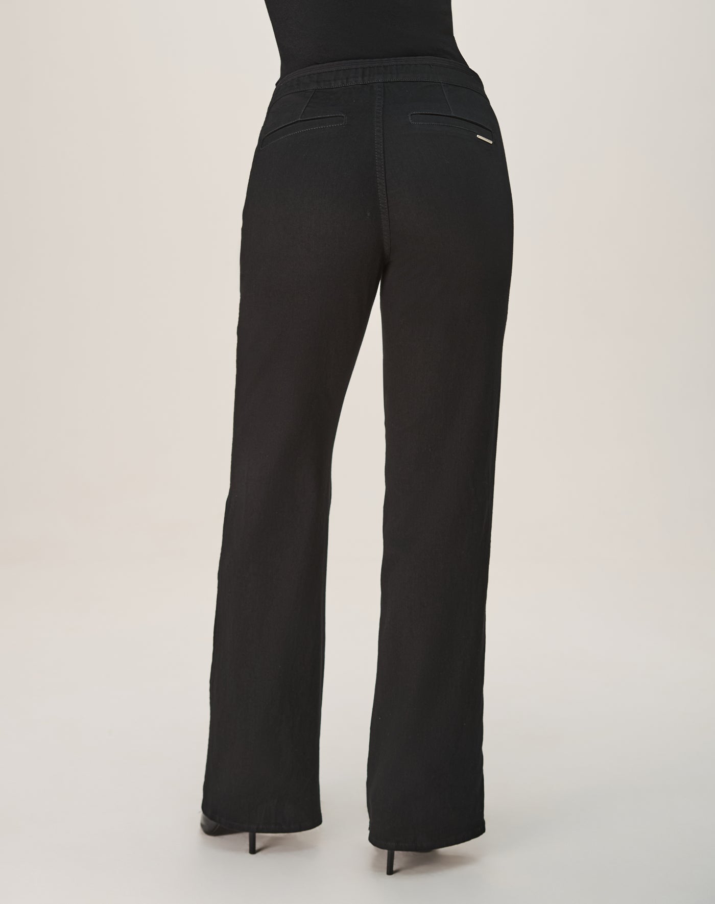 Calça Flare em Sarja Acetinada
