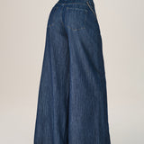 Calça Jeans Pantalona Metal nos Bolsos