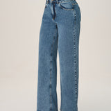Calça Jeans Pantalona Clássica em Lavagem Diamante