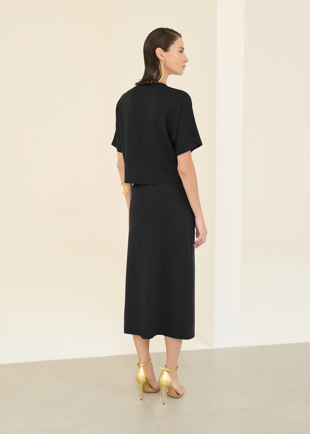 Conjunto Essencial Saia Midi e Blusa Preto