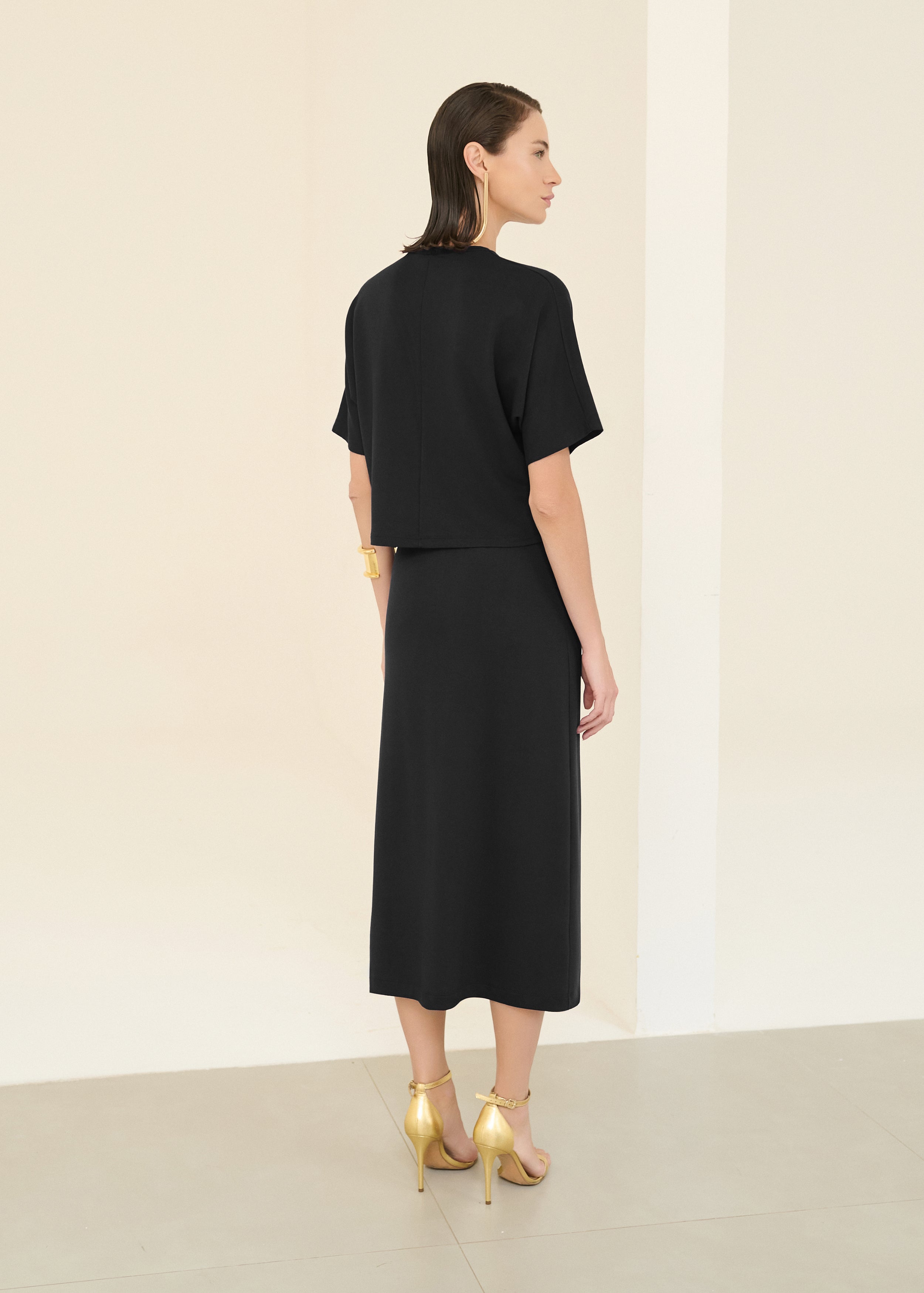 Conjunto Essencial Saia Midi e Blusa Preto