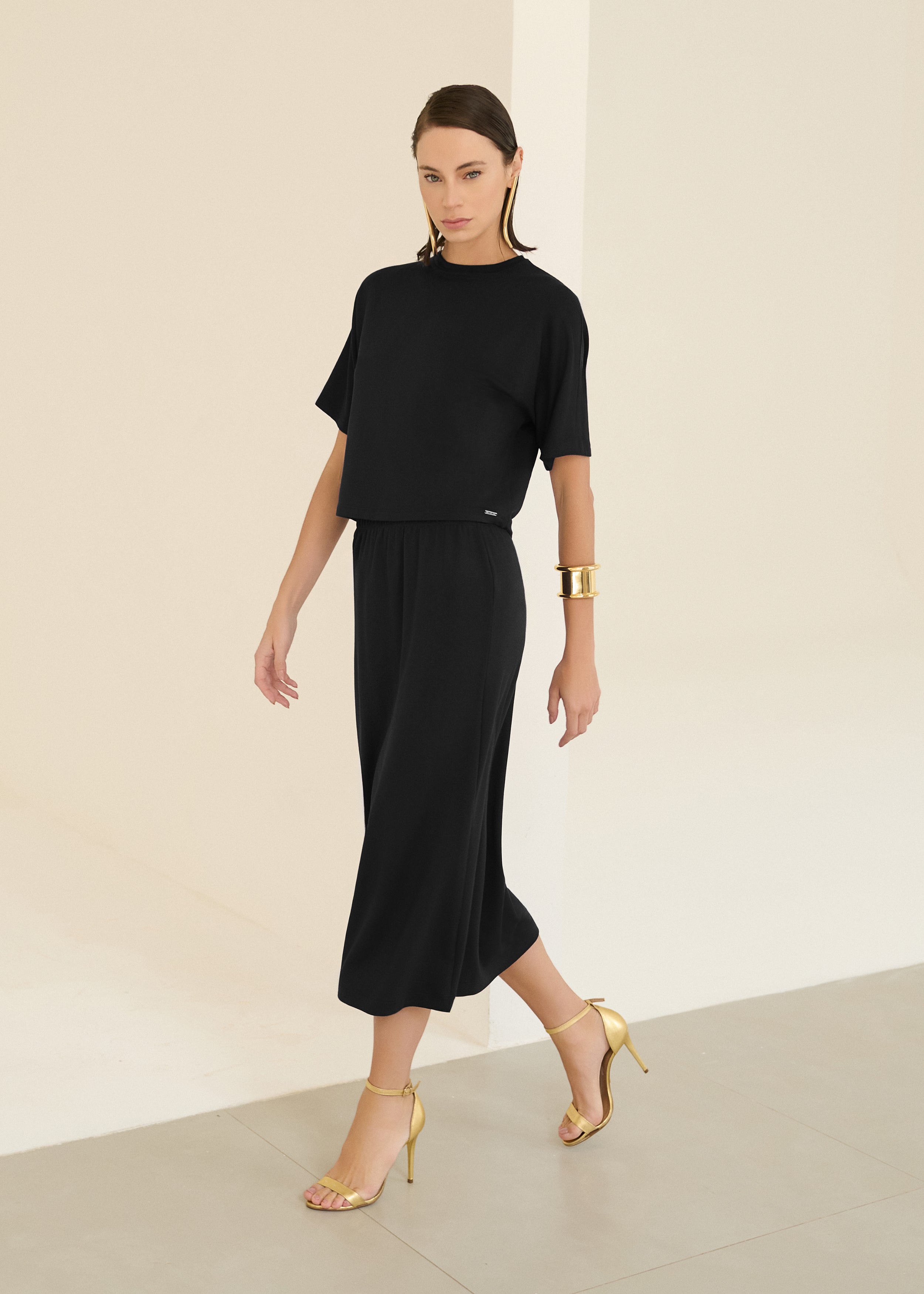 Conjunto Essencial Saia Midi e Blusa Preto