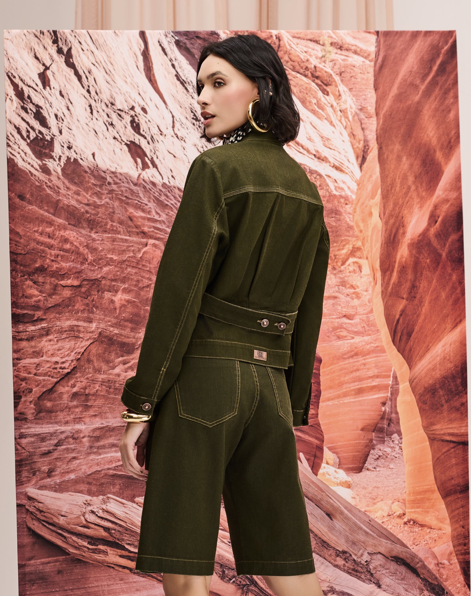 Jaqueta Jeans Verde Escuro com Pesponto Contrastante