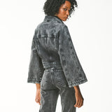 Jaqueta Jeans Cropped com Mangas Amplas