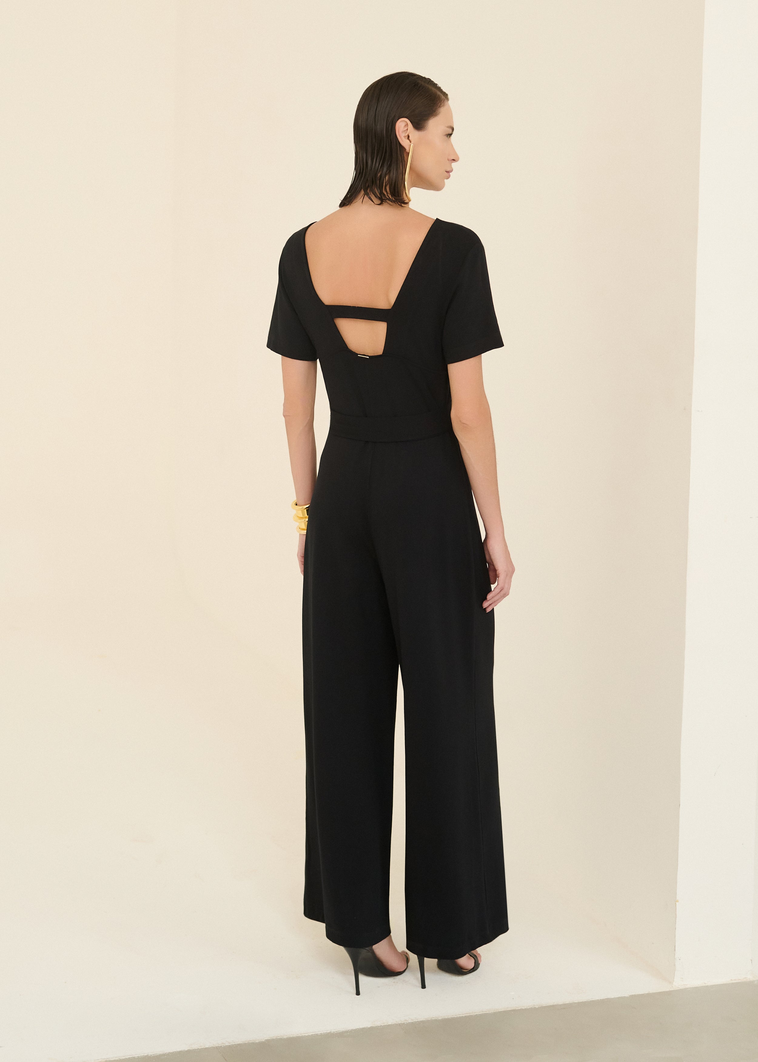 Macacão Essencial Pantalona Preto