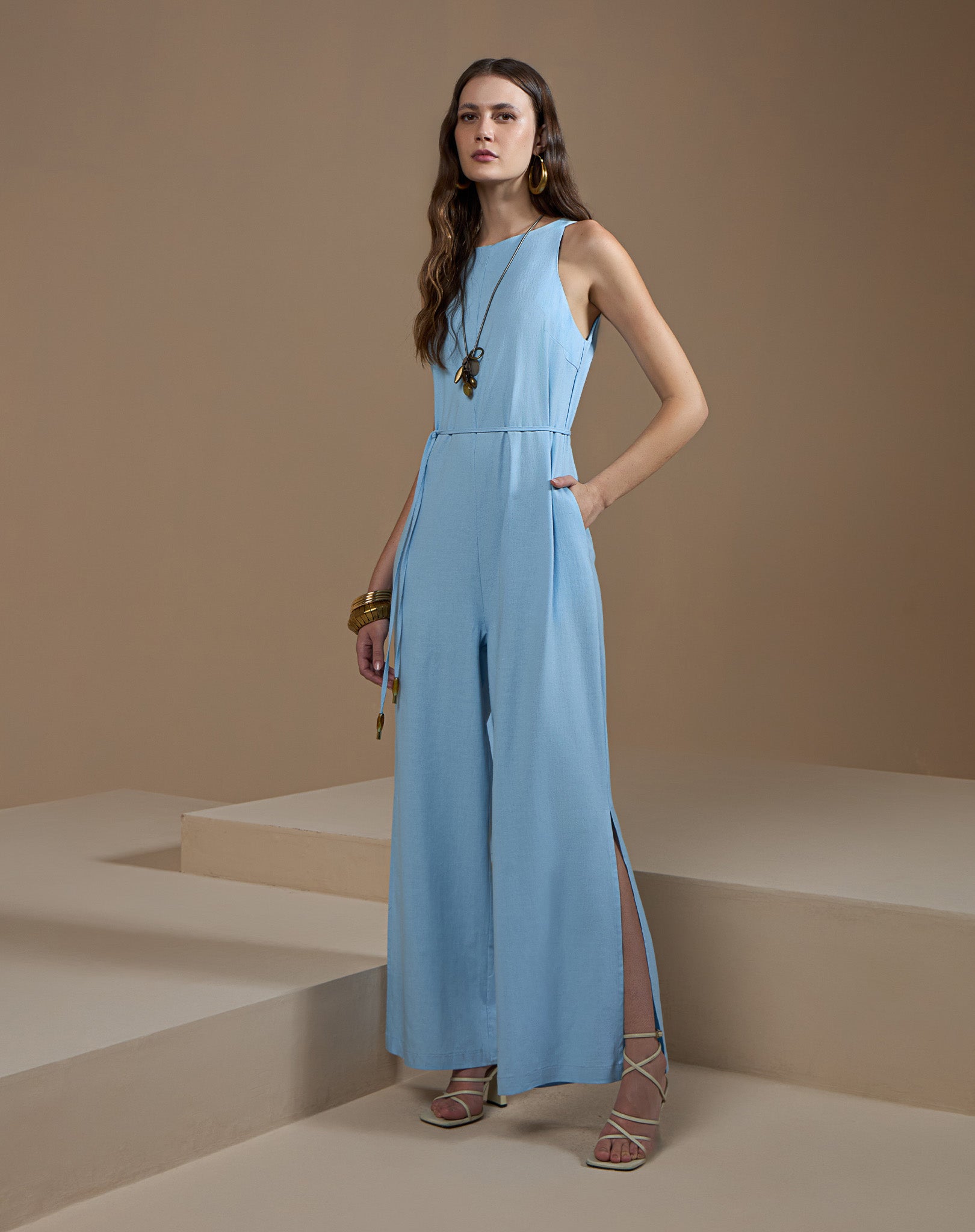 Macacão Sem Alças Pantalona com Fendas e Cordão Rolotê