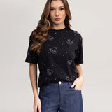 T-shirt Feminina Preta Aplicação Hot Fix