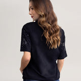 T-shirt Feminina Preta Aplicação Hot Fix