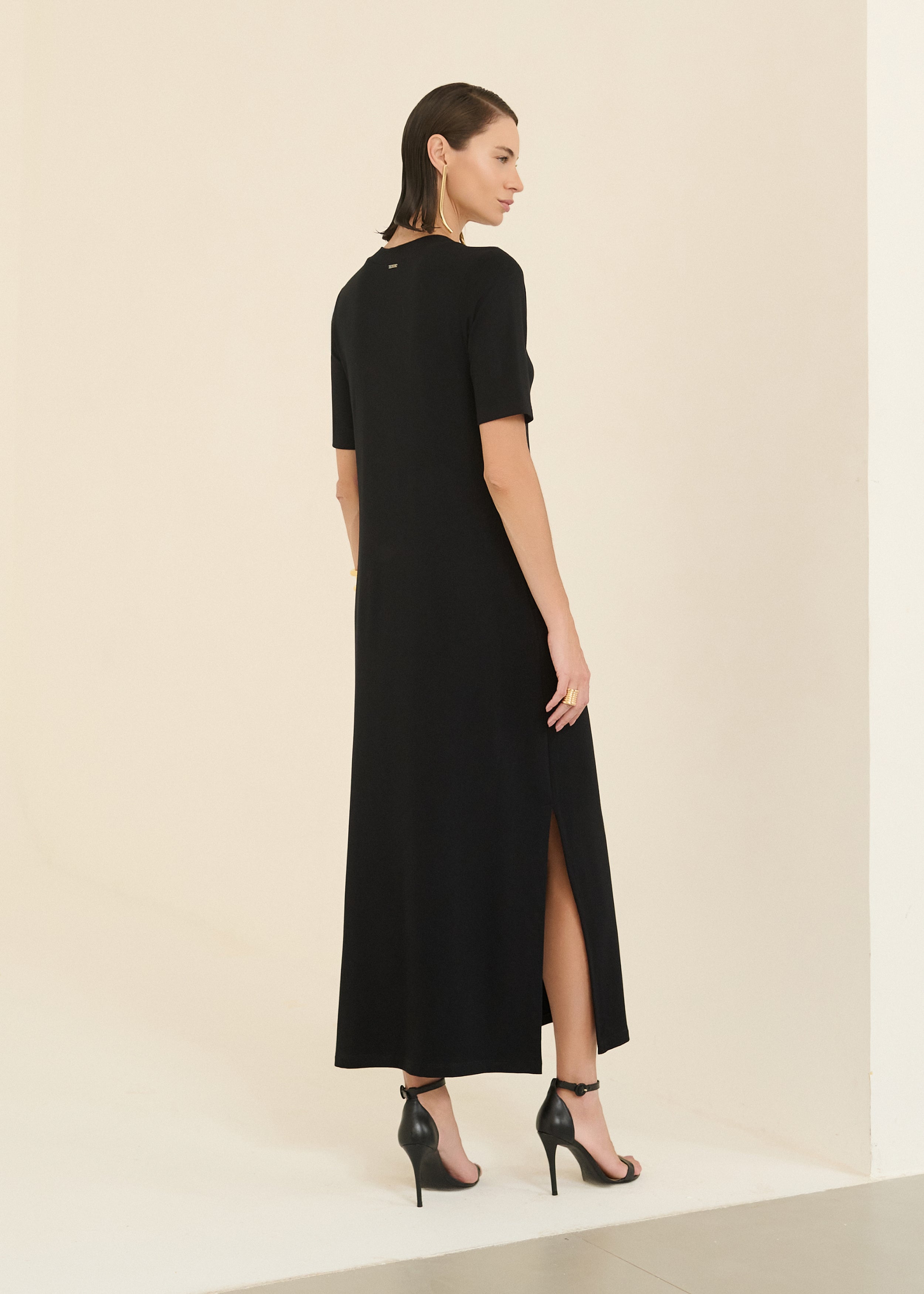 Vestido Midi Básico em Malha