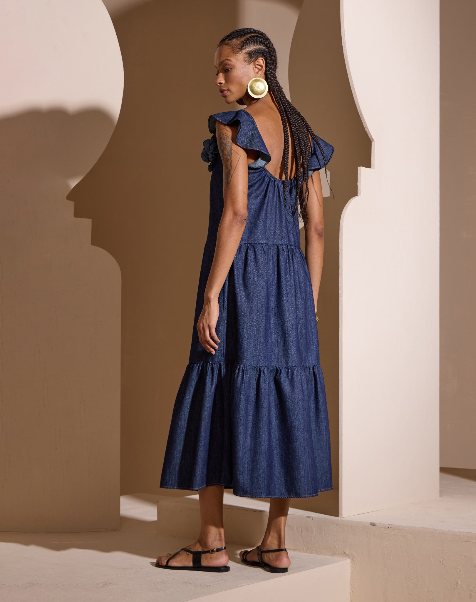Vestido Jeans Midi com Manga Babado