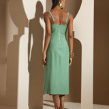 Vestido Midi Ajustado com Detalhes Dourados