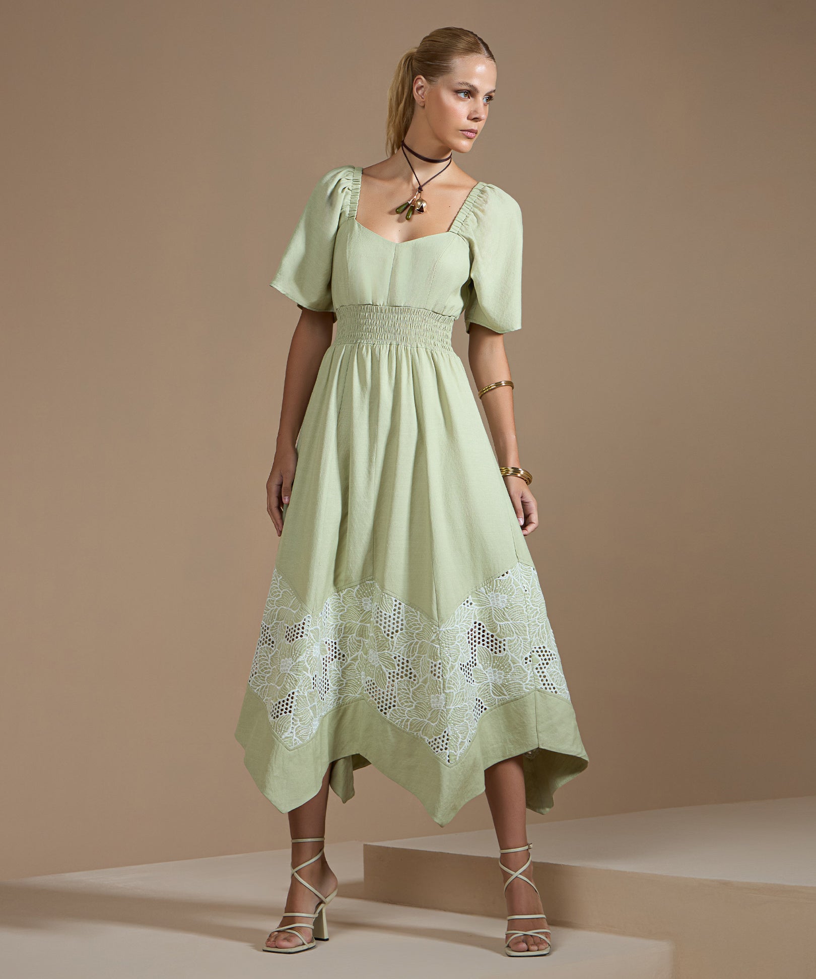 Vestido Midi Boho Chic em Guipir Off-White