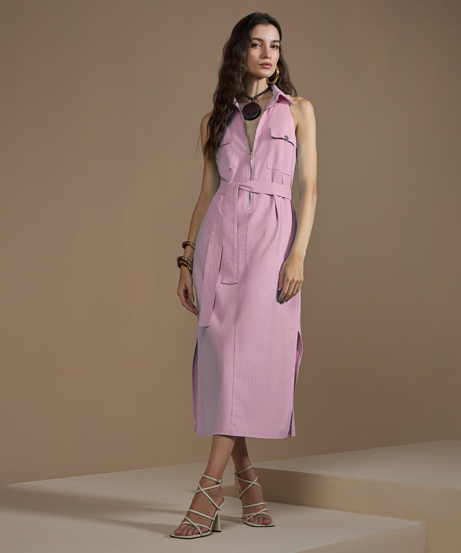 Vestido Midi Utilitário sem Mangas com Gola Polo