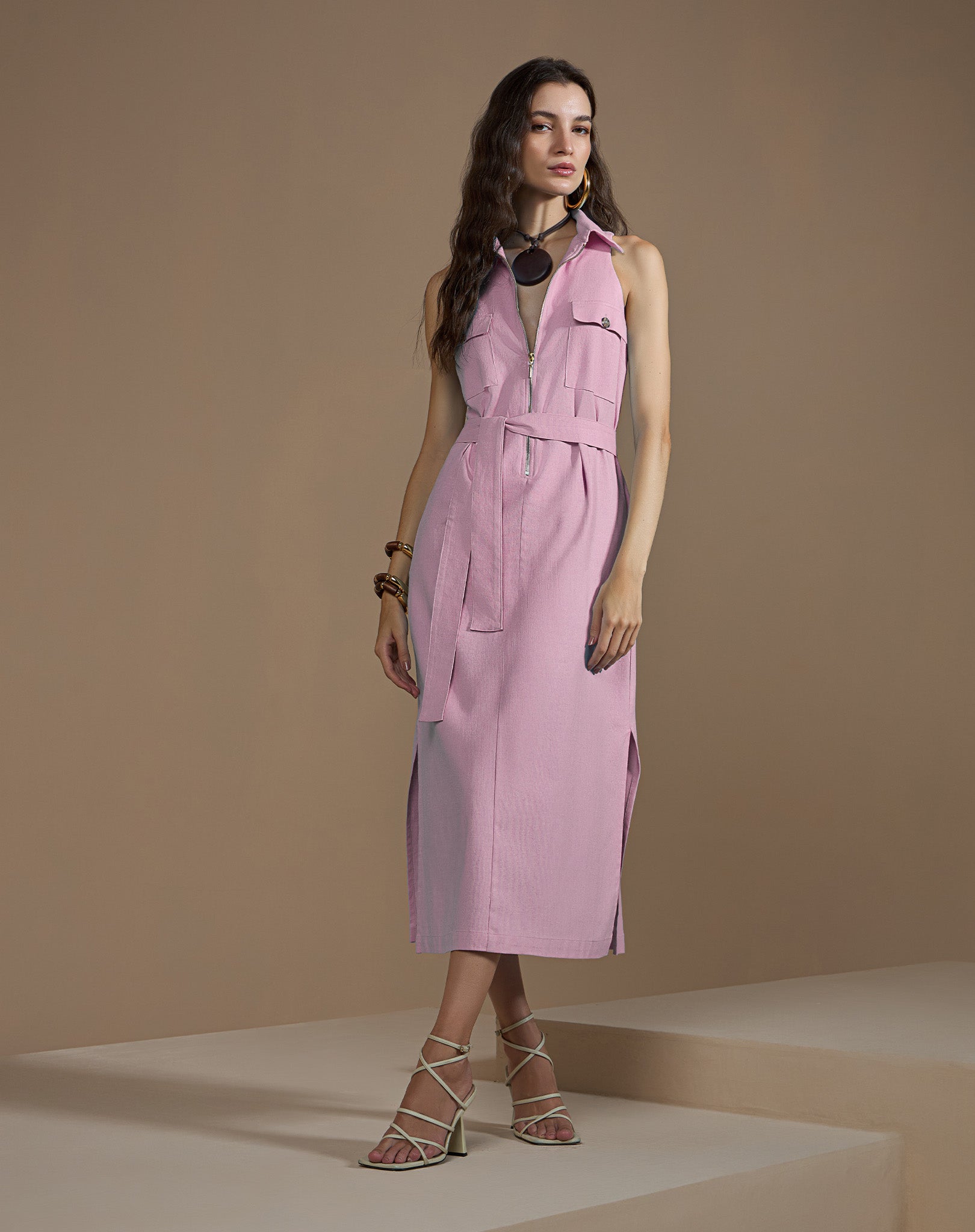 Vestido Midi Utilitário sem Mangas com Gola Polo