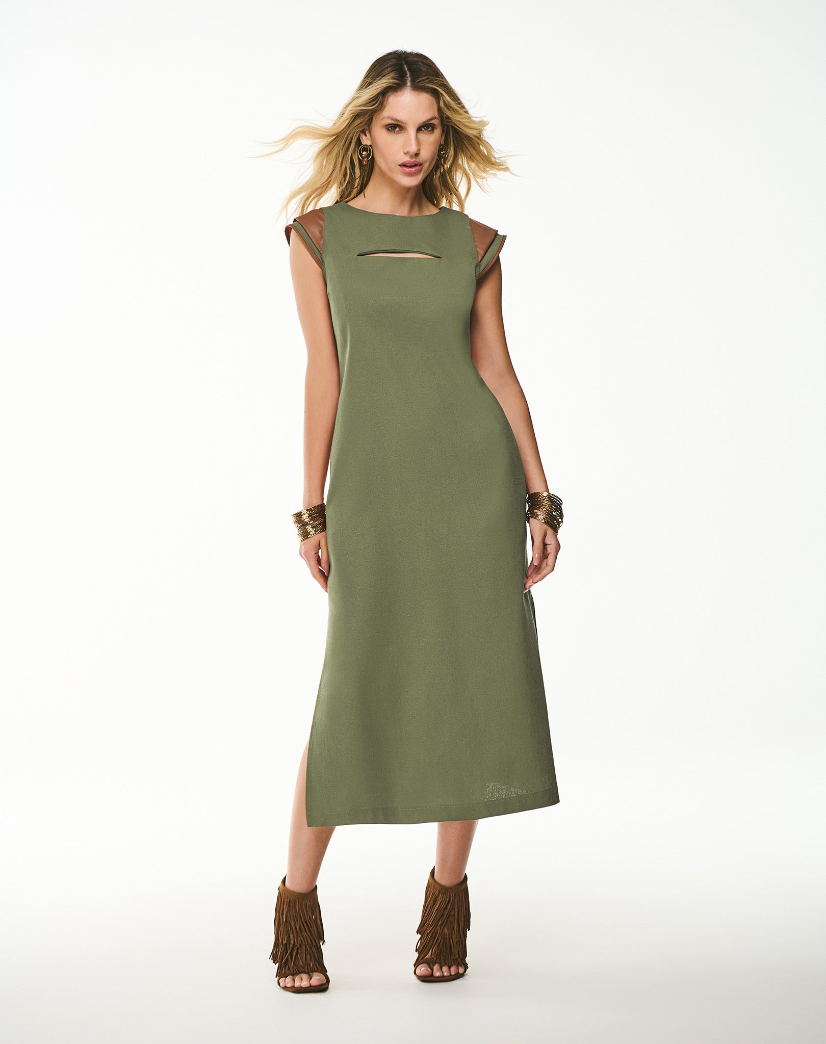 Vestido Midi com Recorte e Acabamento em PU