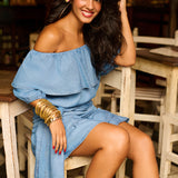 Vestido Jeans Curto Ombro a Ombro com Babados e Faixa