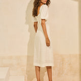 Vestido Midi Bordado com Mangas Princesa