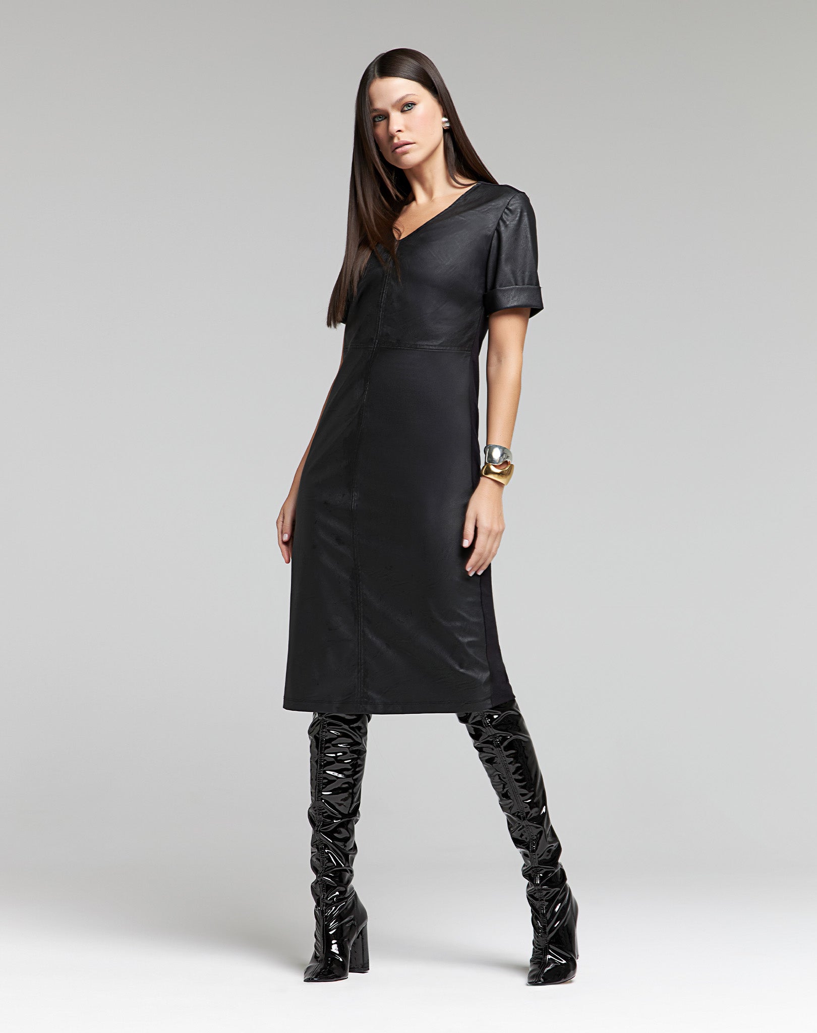 Vestido Midi em PU com Decote V