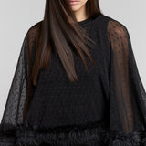 Capa em Tule com Poás e Plumas