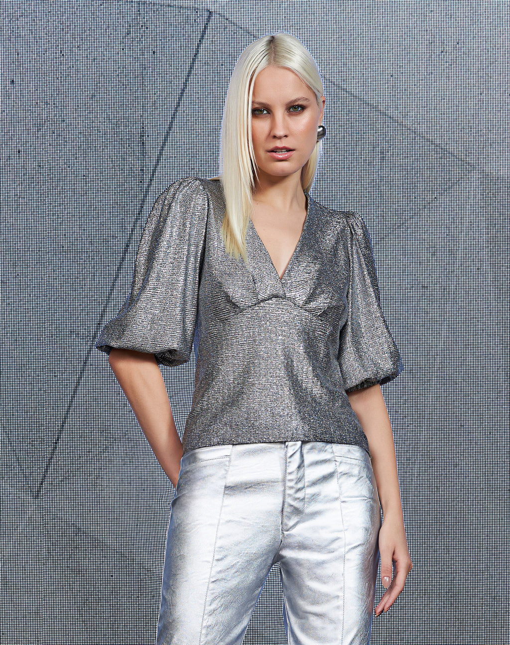 Blusa Metalizada com Decote V