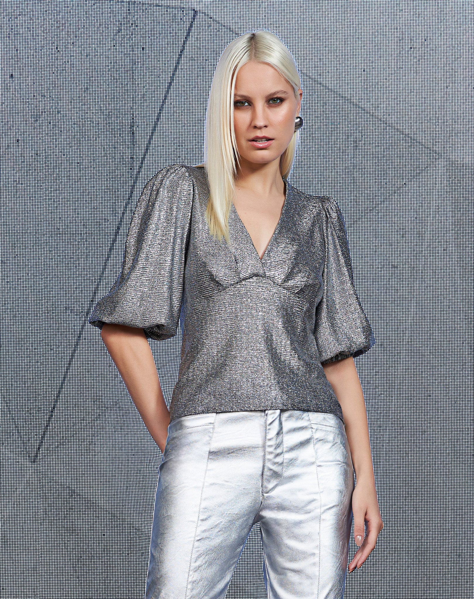 Blusa Metalizada com Decote V