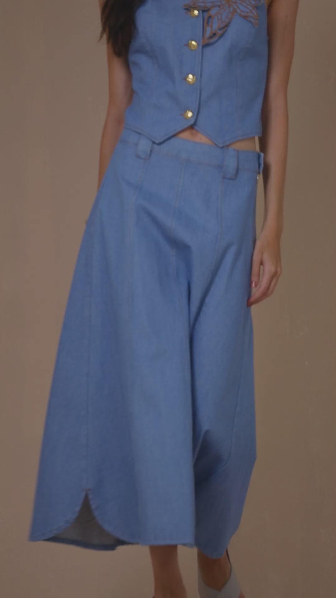 Blusa Jeans Estilo Colete com Regulador nas Costas